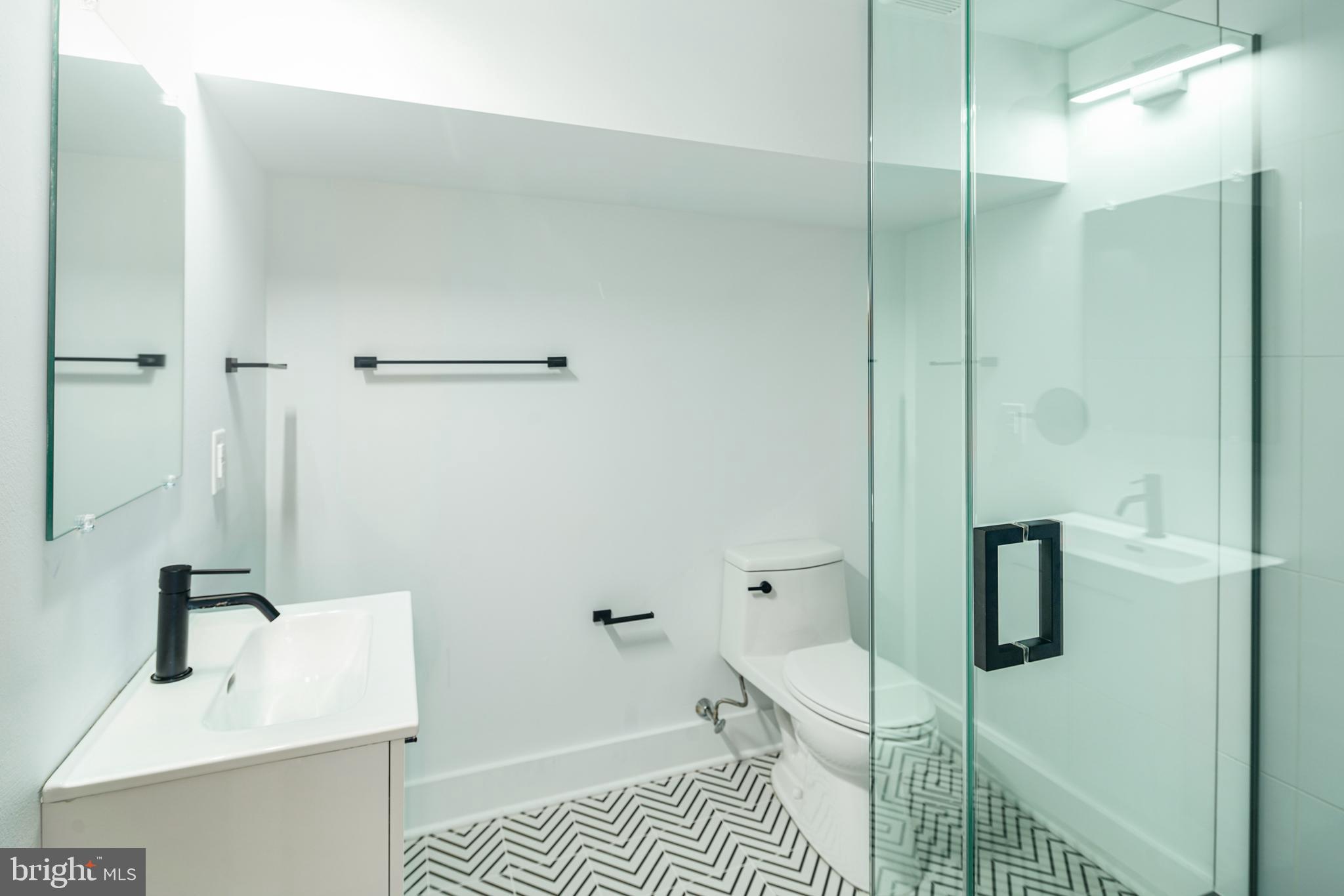 QUEEN VILLAGE - Residential