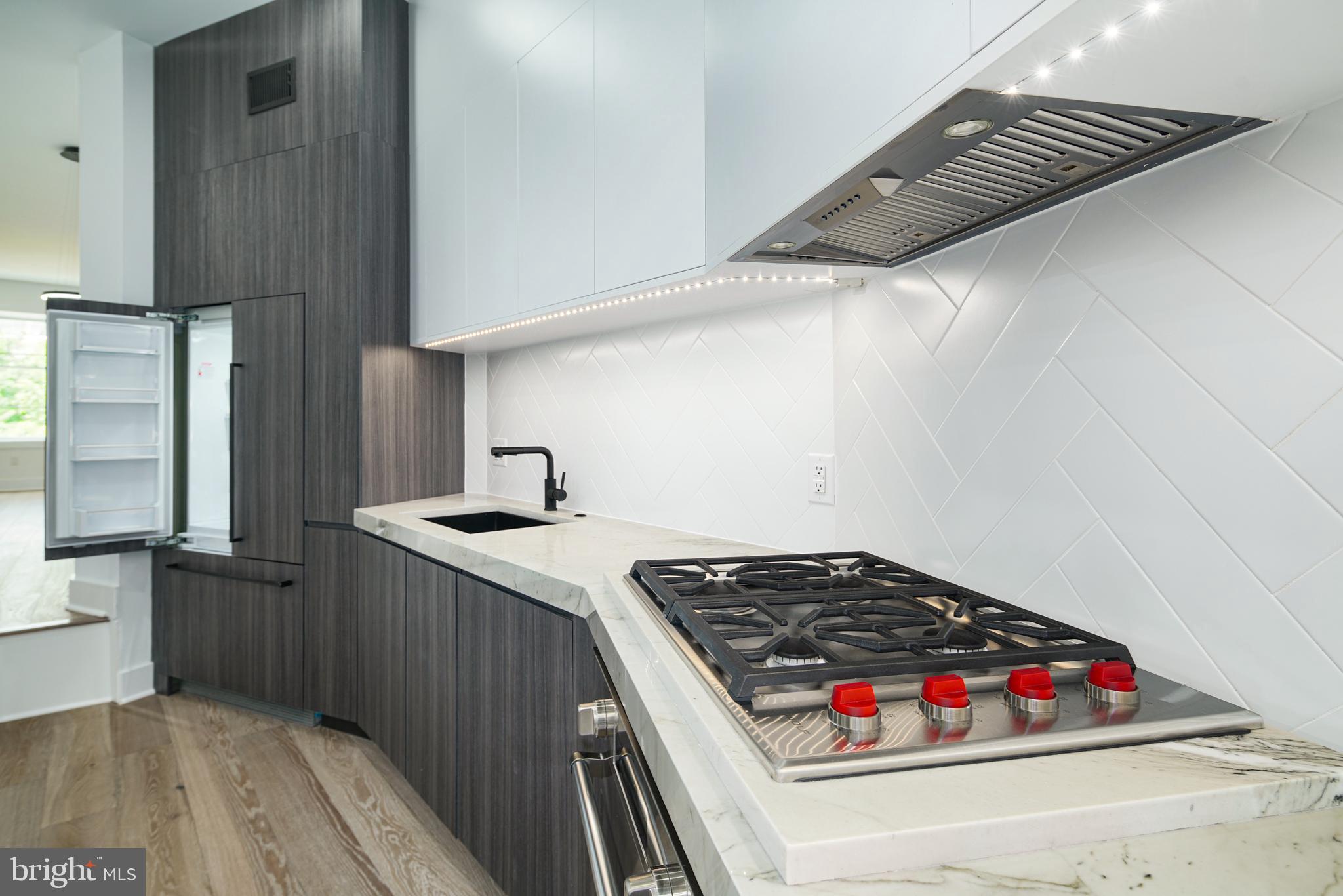 QUEEN VILLAGE - Residential