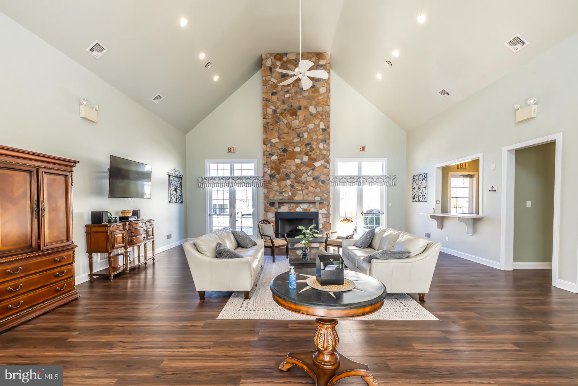 VICTORIA GARDENS - Residential