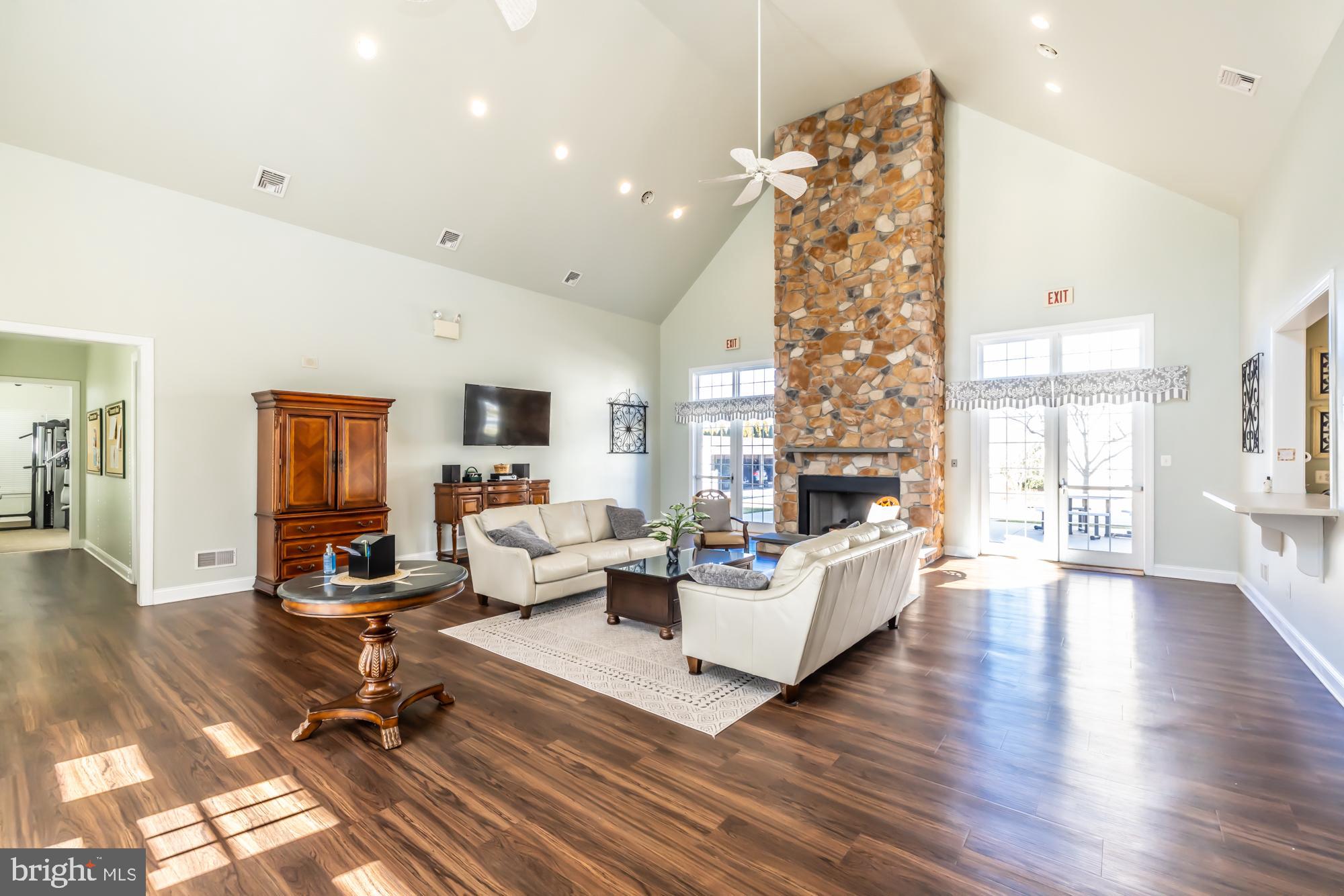 VICTORIA GARDENS - Residential