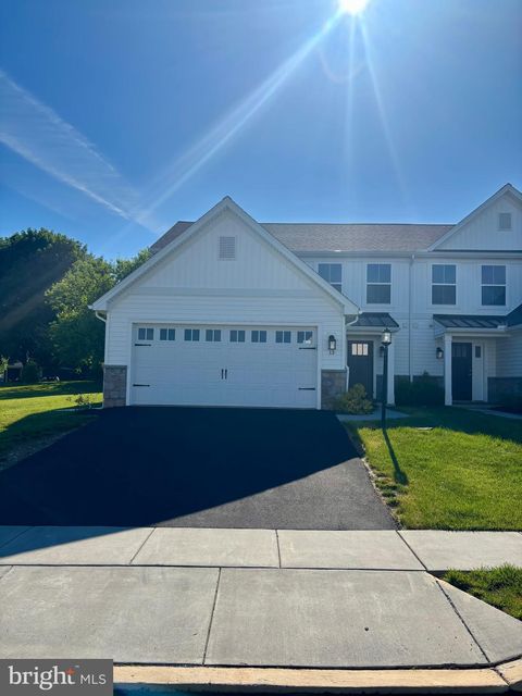Townhouse For Sale - 13 Shillington Lane #8<br/> CARLISLE, PA 17013