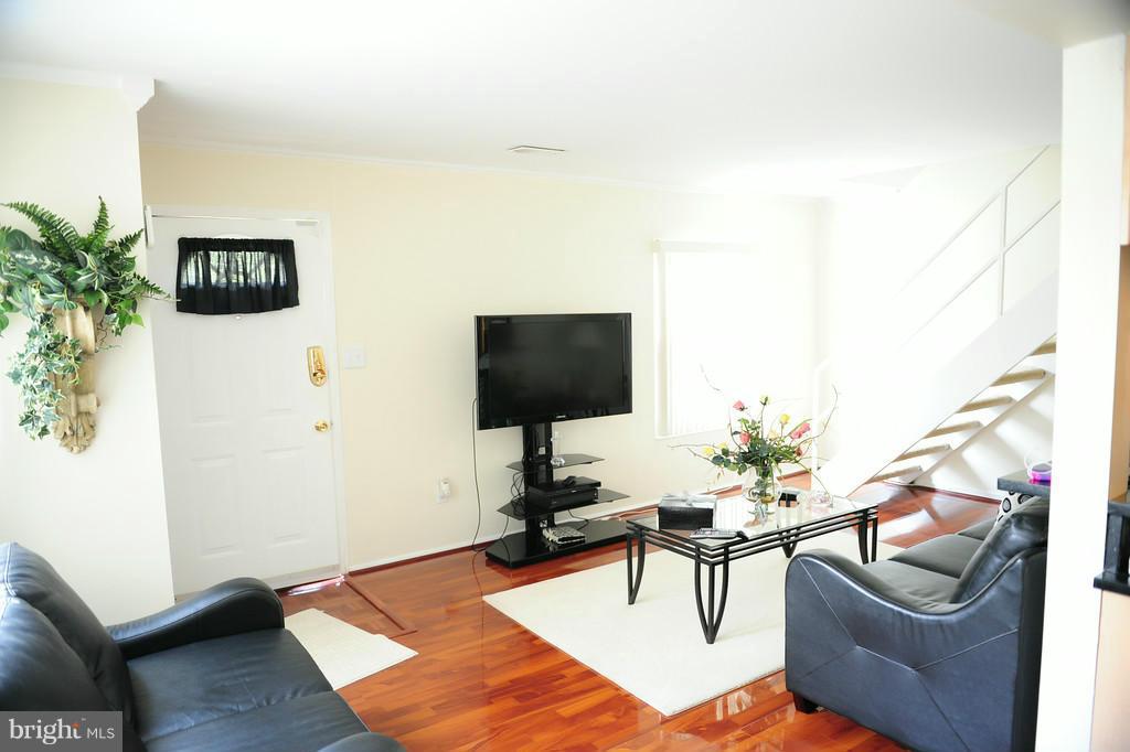 WESTPHALIA WOODS - Residential Lease