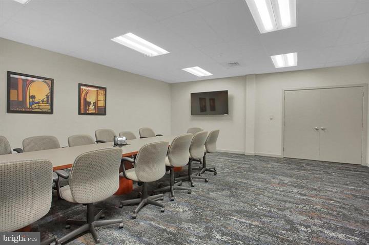 ROSSMOYNE - Commercial Lease