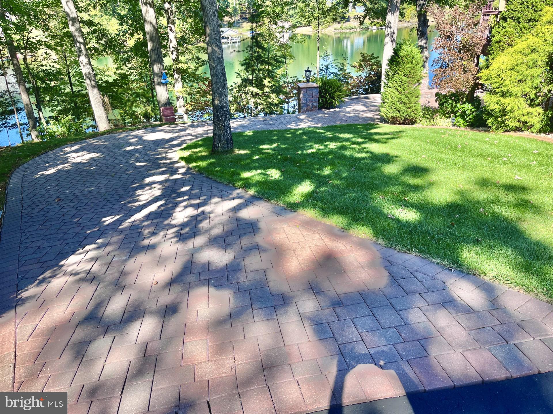 LAKEWOOD - Residential