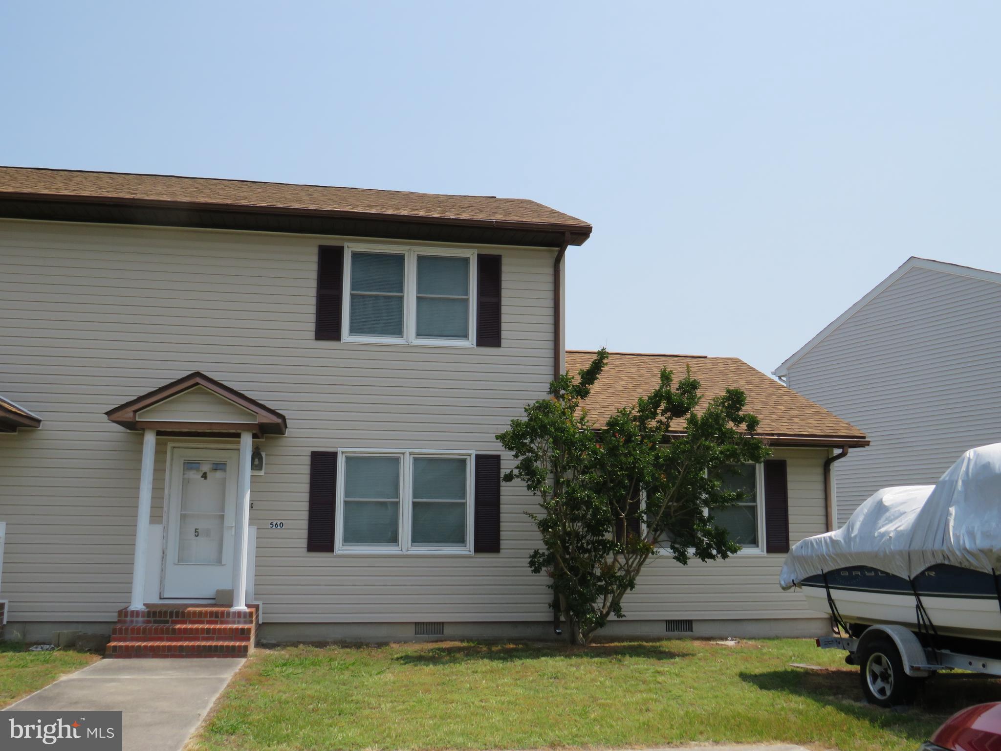 560 WELLINGTON ROAD