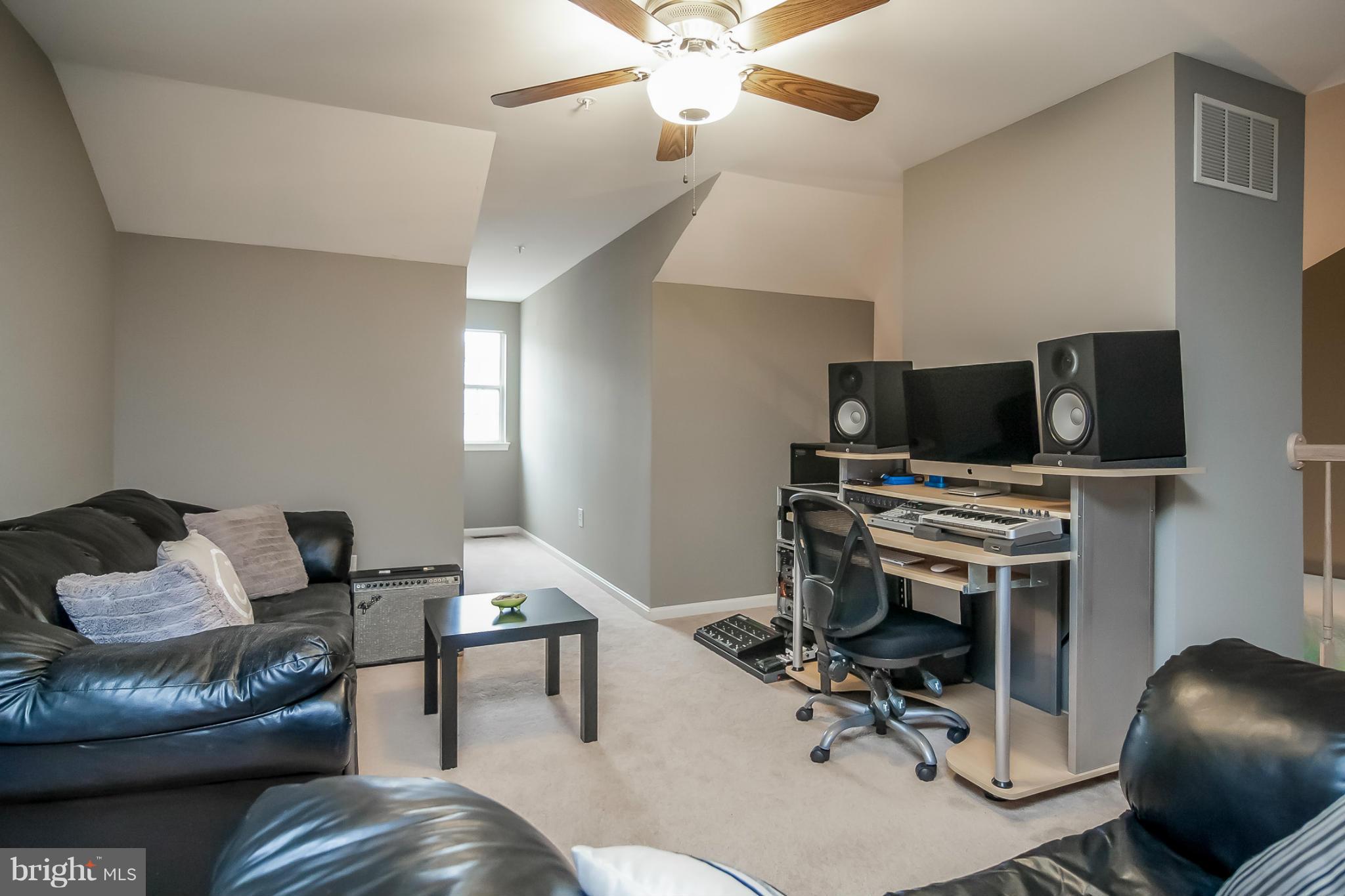 FALLS GABLE - Residential