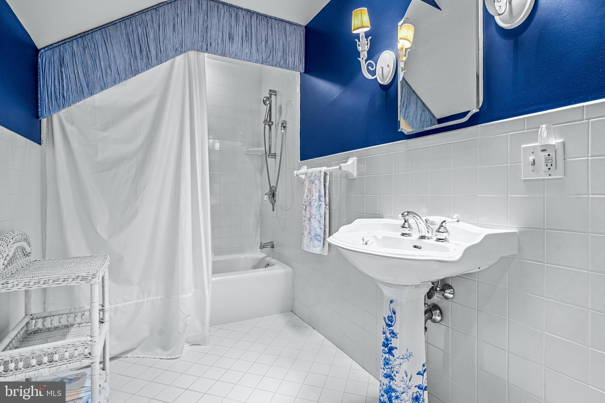 MERION GOLF ESTATES - Residential