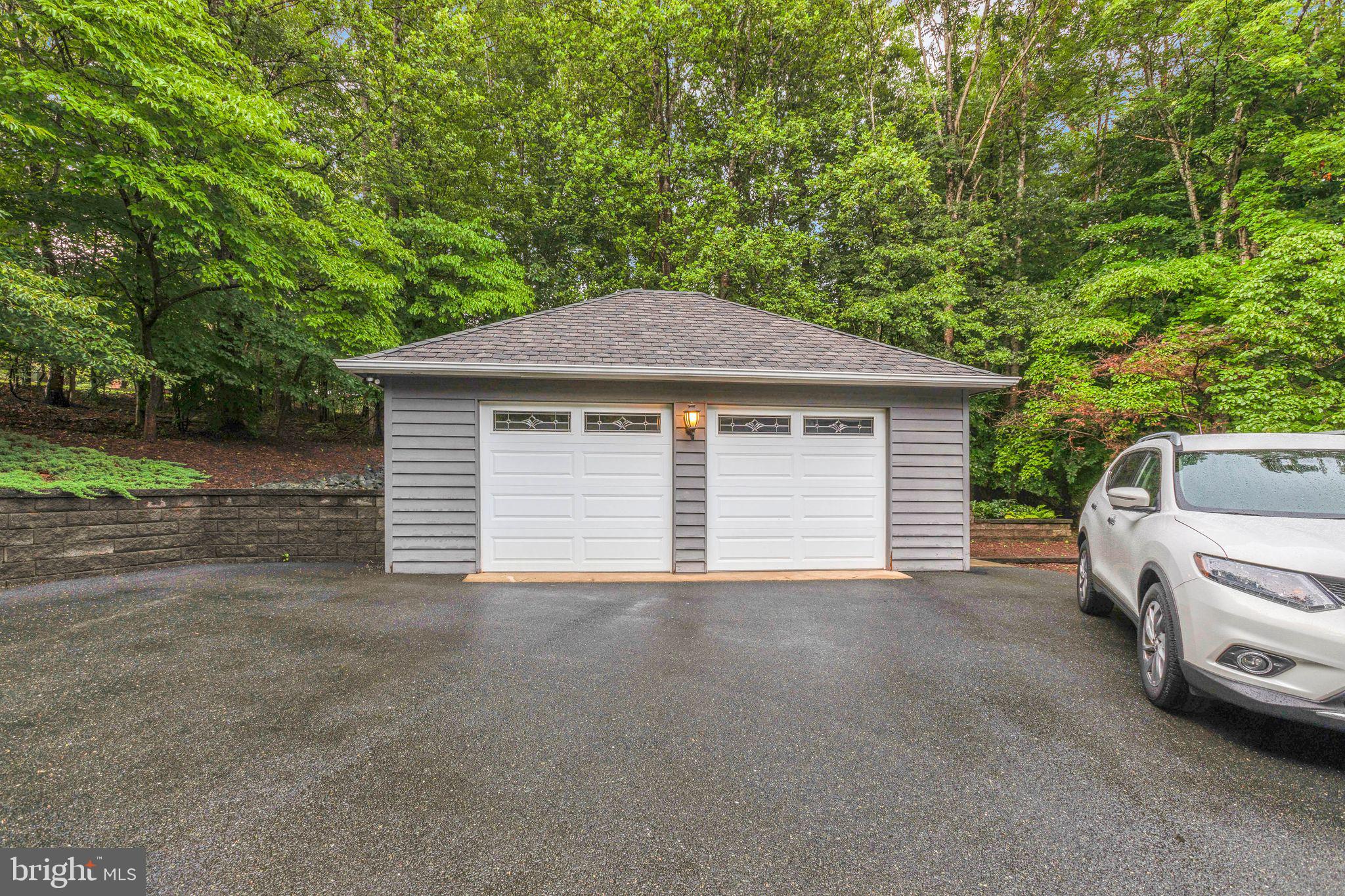 1425 CLEARBROOK LANE