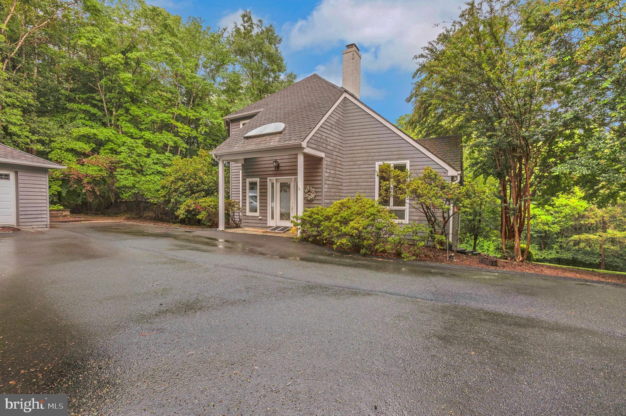 1425 CLEARBROOK LANE