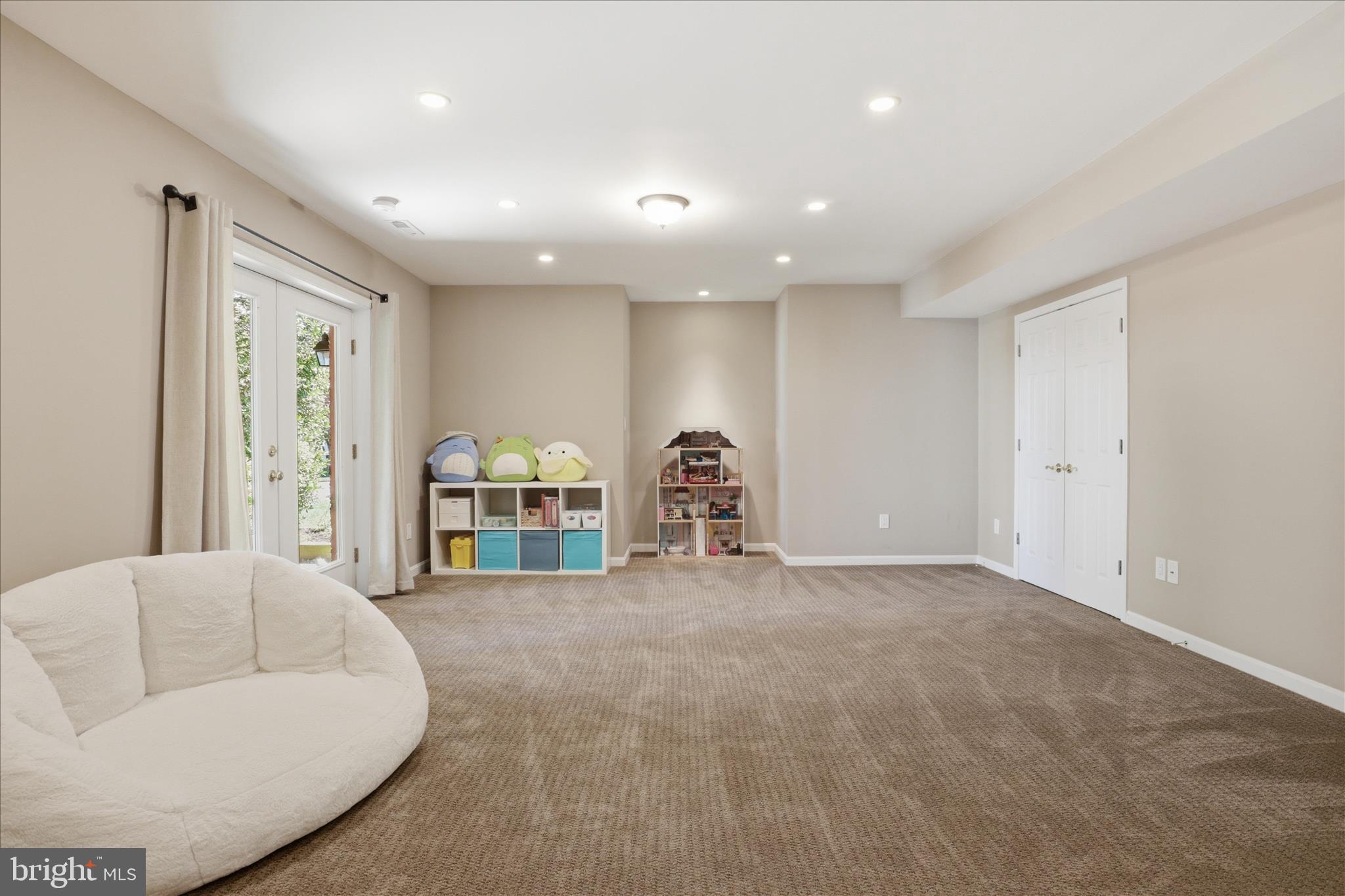 WALNUT HILL ESTATES - Residential