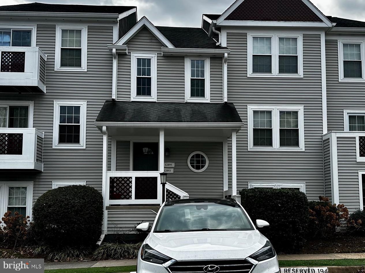 GRAYS POINTE - Residential Lease