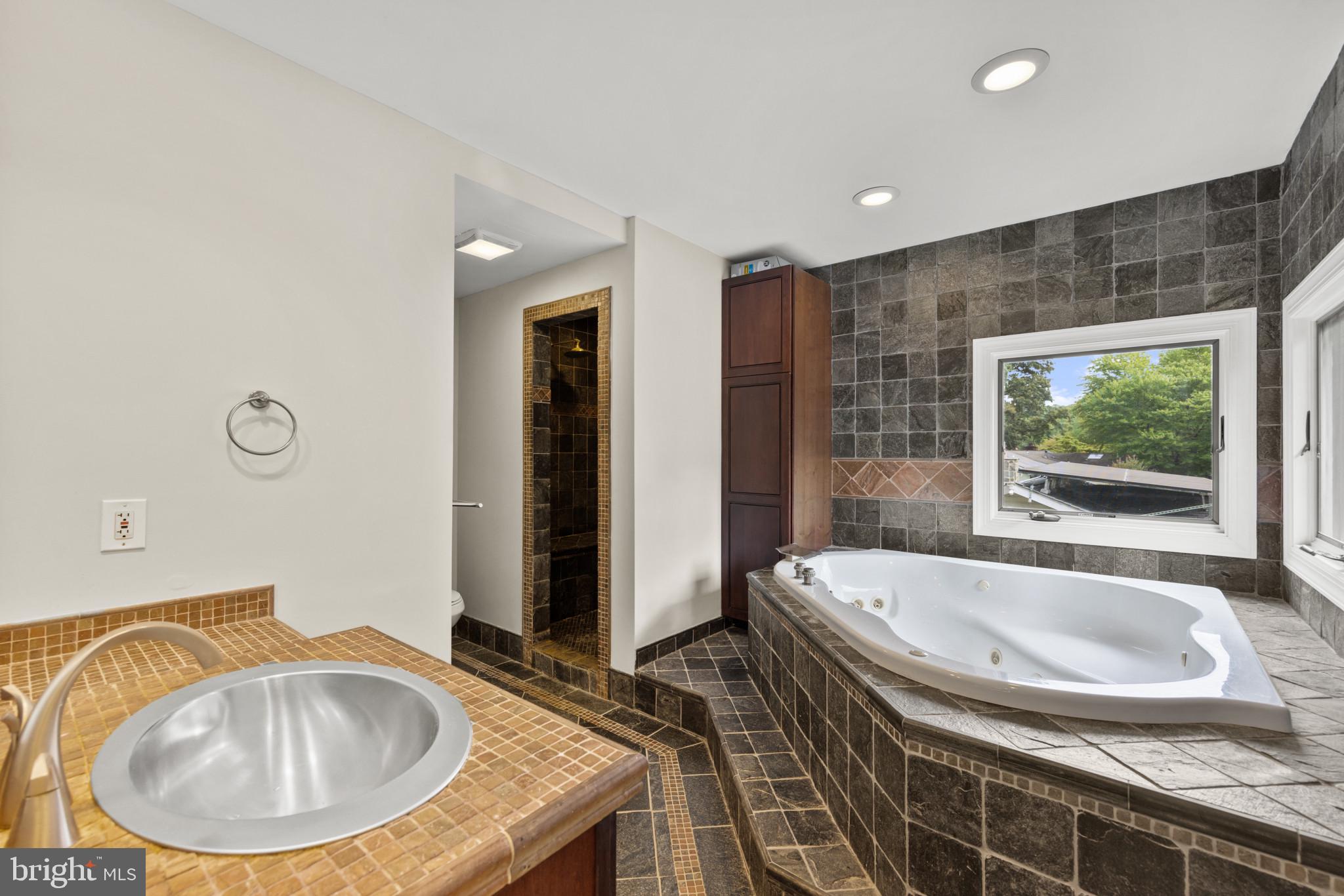 SUNRISE BEACH - Residential