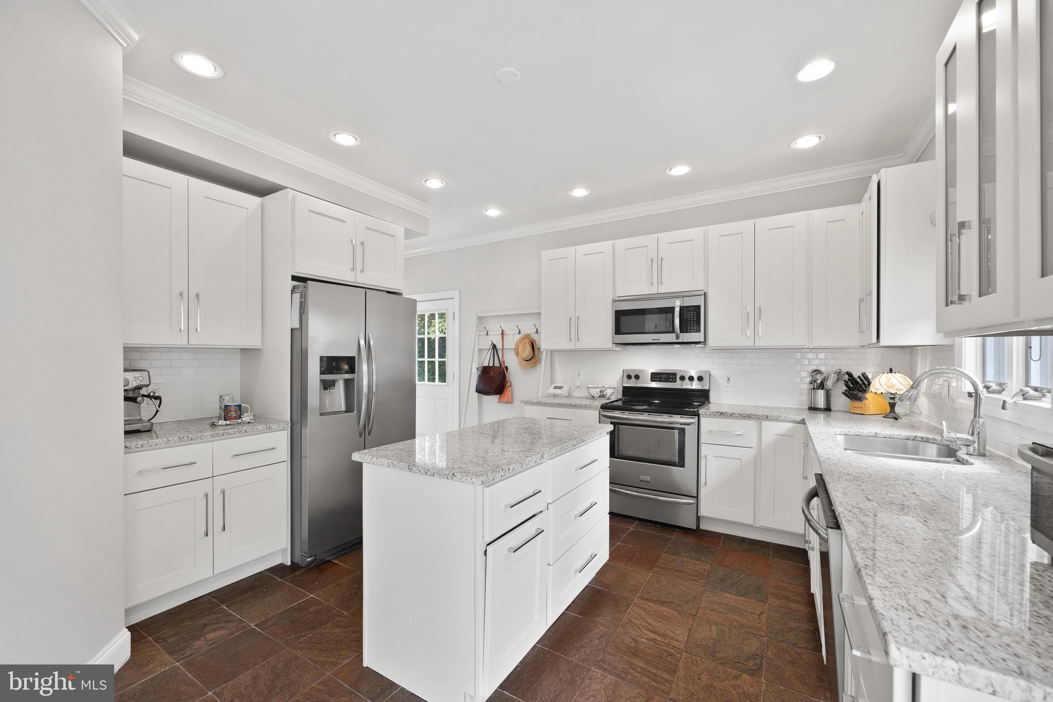 SUNRISE BEACH - Residential