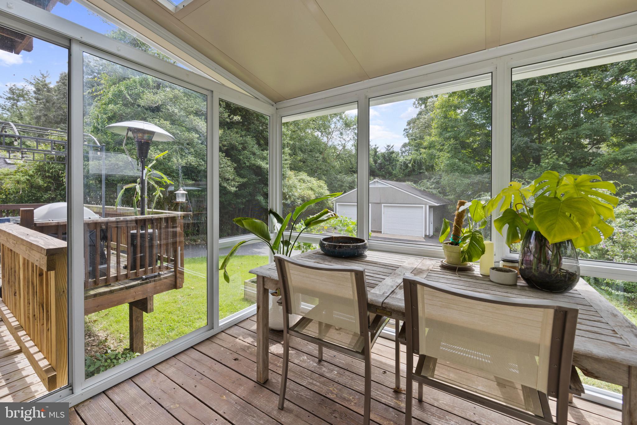 SUNRISE BEACH - Residential