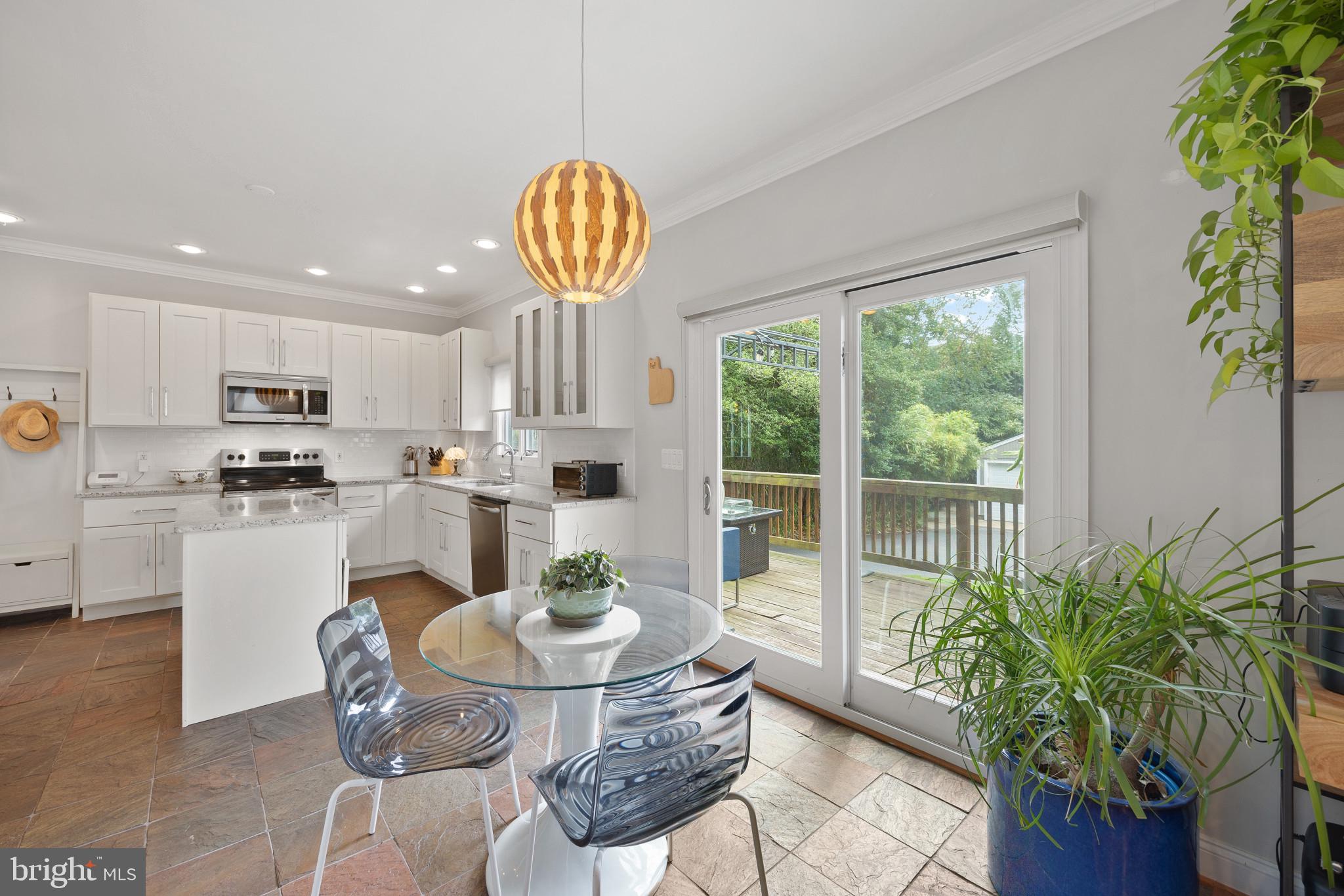 SUNRISE BEACH - Residential