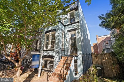 703 13TH STREET NE WASHINGTON DC 20002