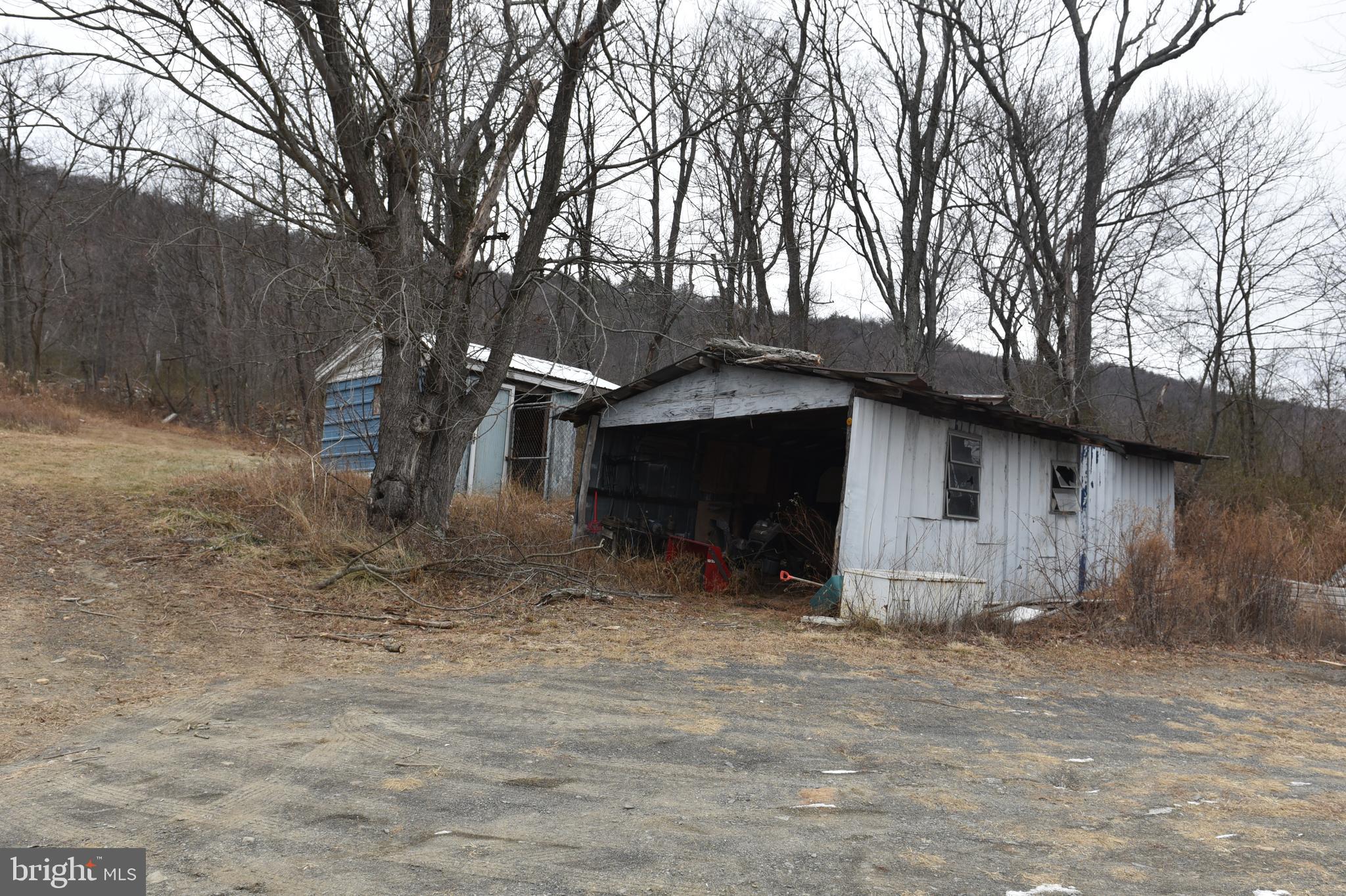 896 PHEASANT TRAIL LANE