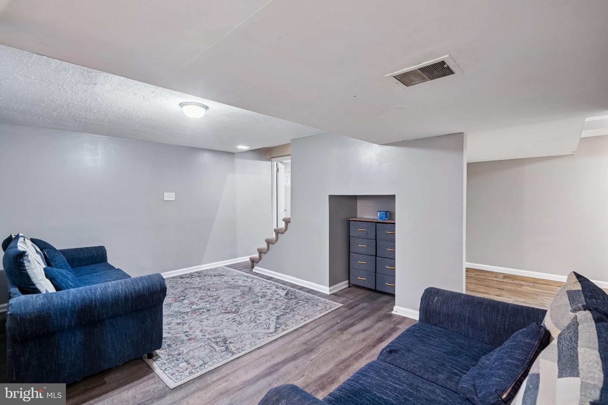 FOREST MANOR - Residential