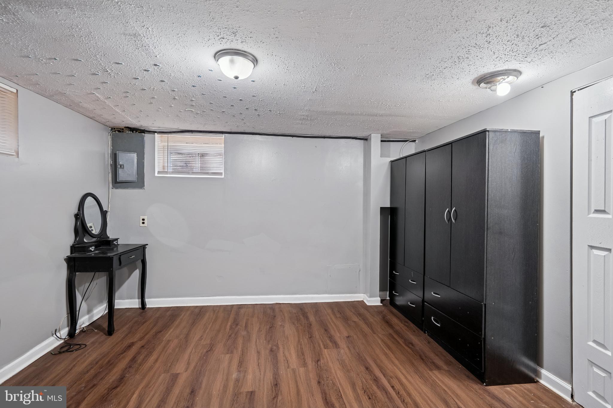 FOREST MANOR - Residential