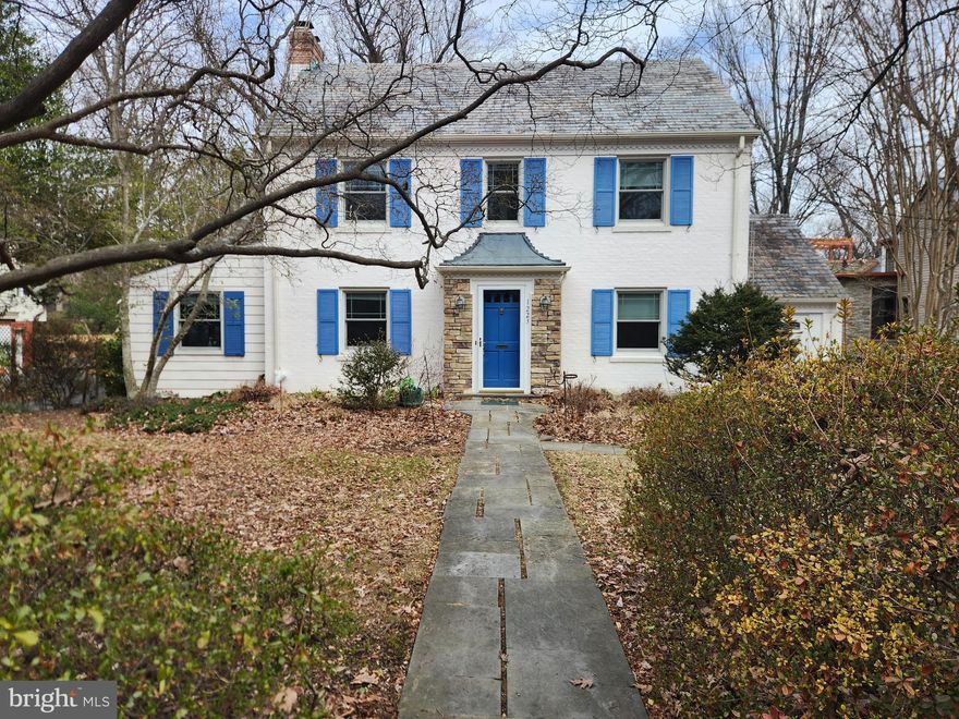 Expanded Woodside Park classic on large private lot.