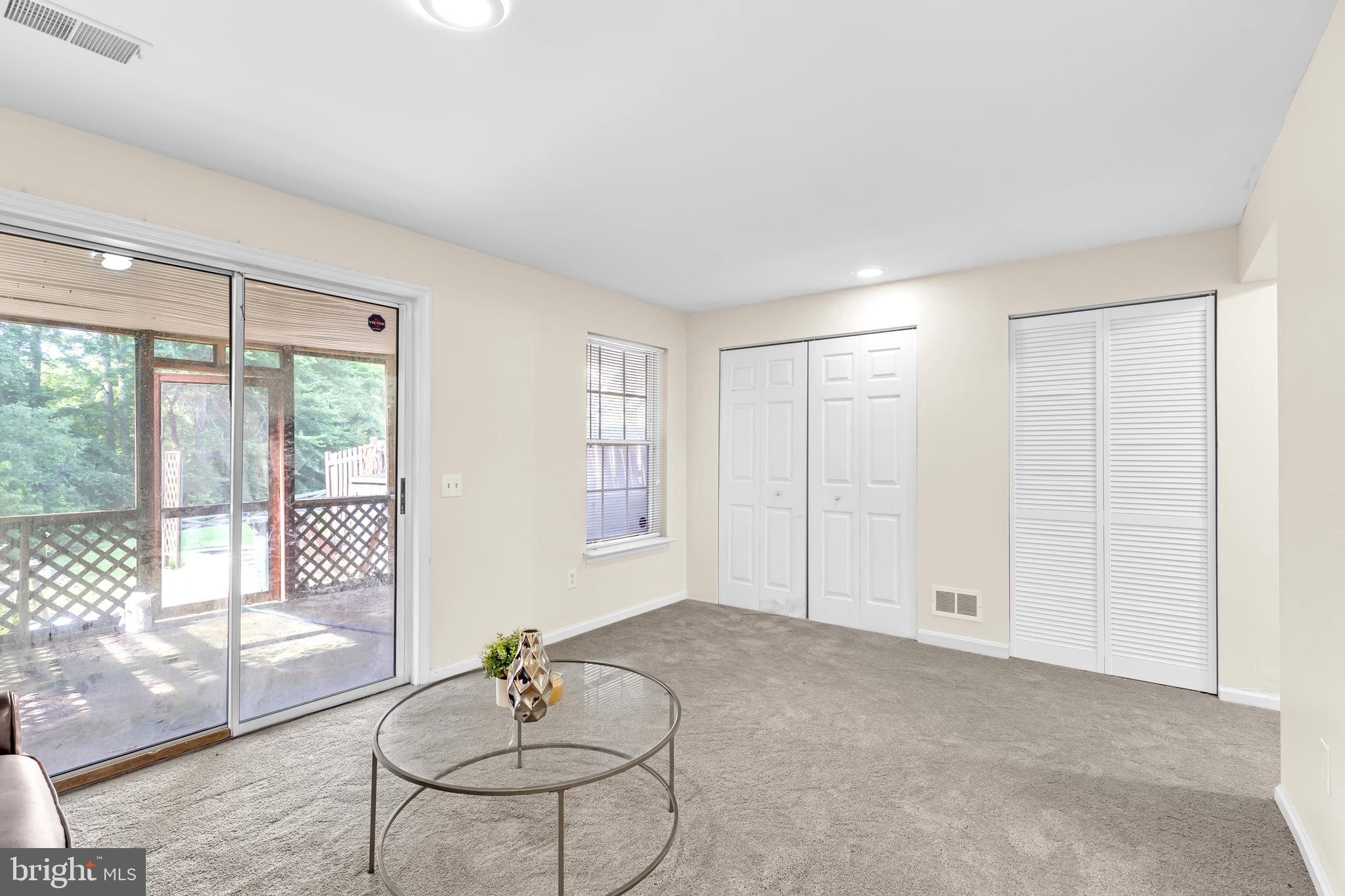 LONDON TOWN WEST - Residential