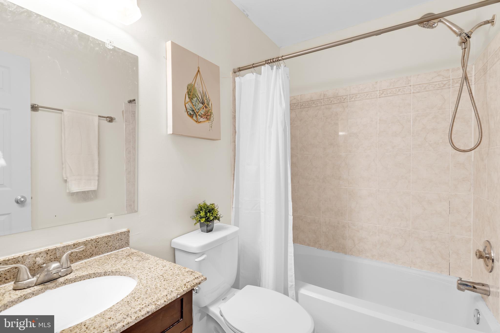 LONDON TOWN WEST - Residential