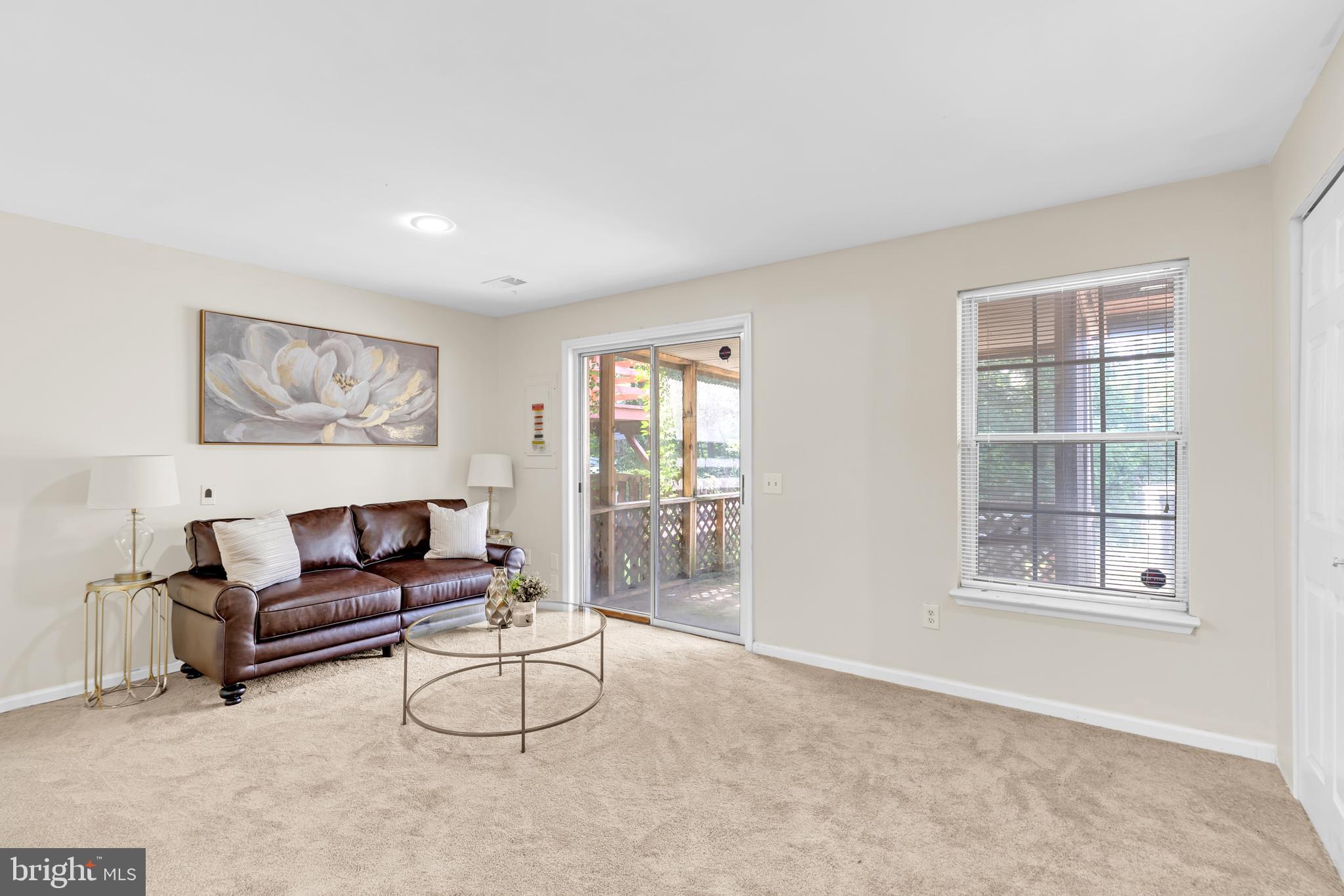 LONDON TOWN WEST - Residential