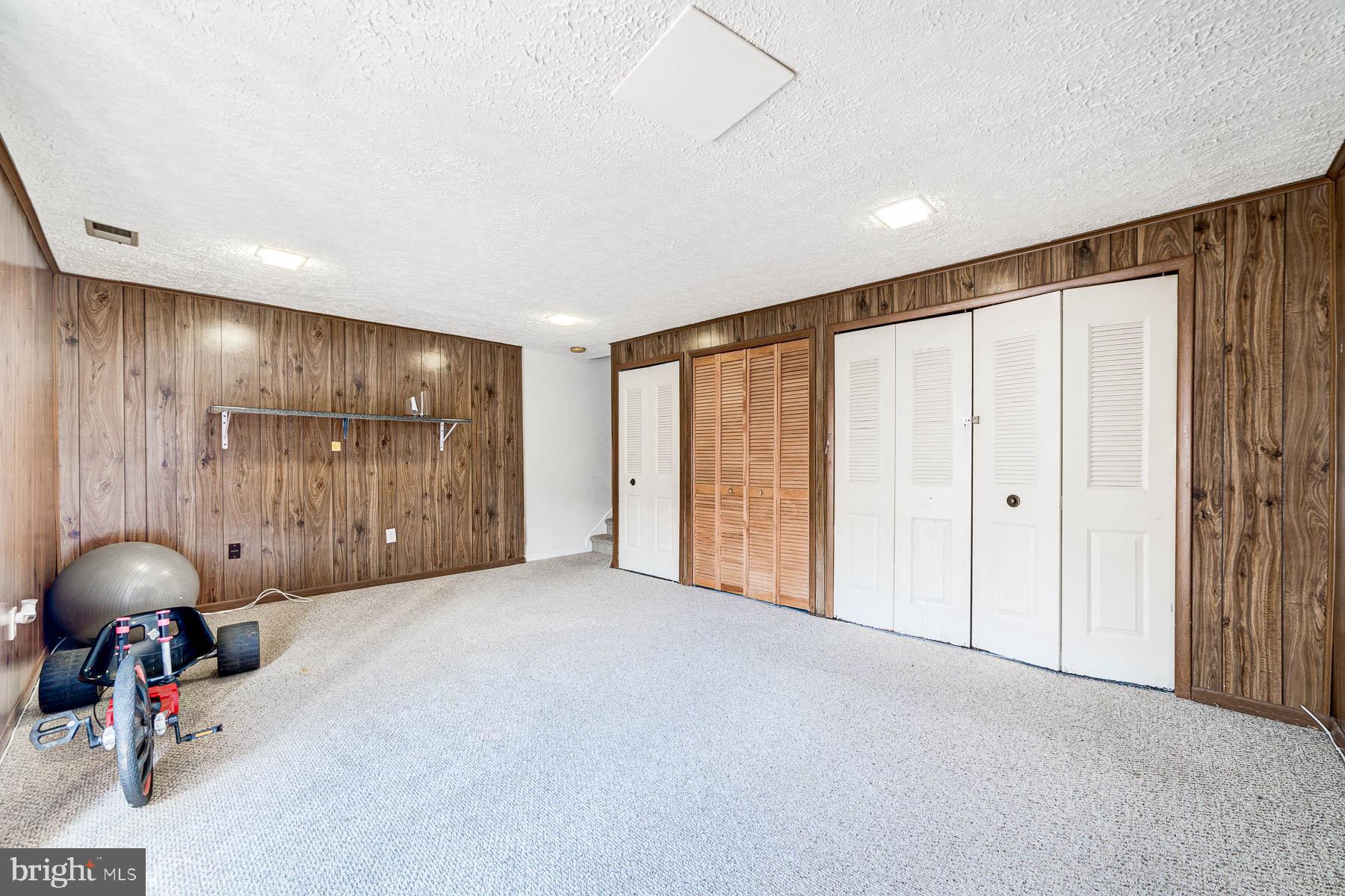 POINT OF WOODS - Residential