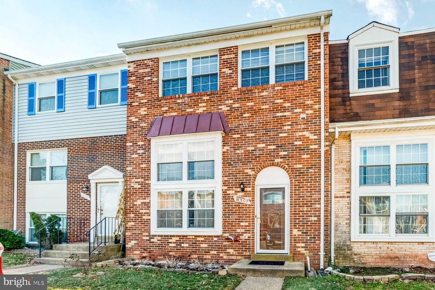 PLEASE FOLLOW CDC GUIDELINES! NO SHOWINGS WITHOUT PRIOR APPOINTMENTS. PLEASE USE SHOE COVERS. Amazing 3 level, 3 bedrooms, 2.5 bath, brick front townhome located in the heart of Manassas. Instant appeal the moment you step in. Natural light filled living room with half bath and 2 story high wood beamed ceilings. Hardwood flooring throughout the main level. Separate formal dining room next to updated kitchen with beautiful backsplash, SS appliances, updated counter tops, wood cabinets, and tile flooring. Upper level offers carpet throughout, spacious master bedroom with XL closet with 2 sets of bi-fold closet doors and  full bathroom with tub/shower. 2 guest bedrooms with shared full bathroom with tub/shower. Lower level offers a fully finished basement with plenty of closet space. washer, dryer and access to a spacious  private, fenced in backyard with fire pit. 1 Assigned parking space and visitor parking available.

*NEWER UPDATES INCLUDE: 2018 ROOF. 2018  WATER HEATER. KITCHEN APPLIANCES  REPLACED 2019. WASHER & DRYER REPLACED 2017. 2016 HARDWOOD FLOORS.  Seller will install electric fire place in living room.

Conveniently located near shops, restaurants, easy access to historic Manassas, main street town, commuter routes & more!