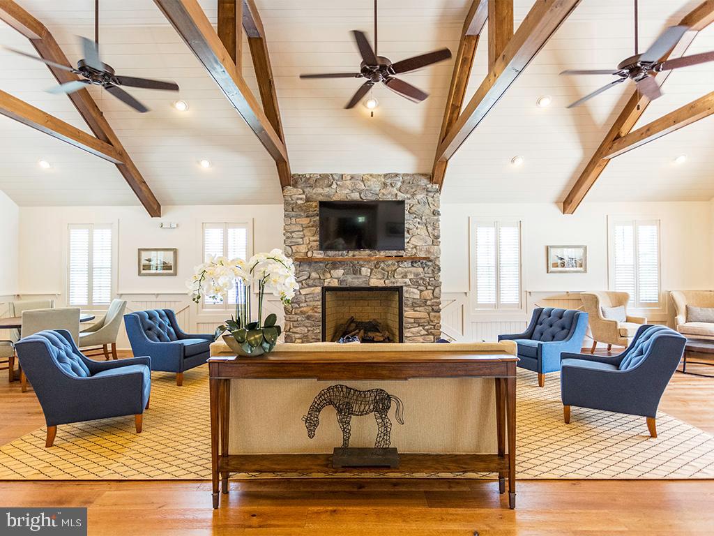 SHOWFIELD - Residential