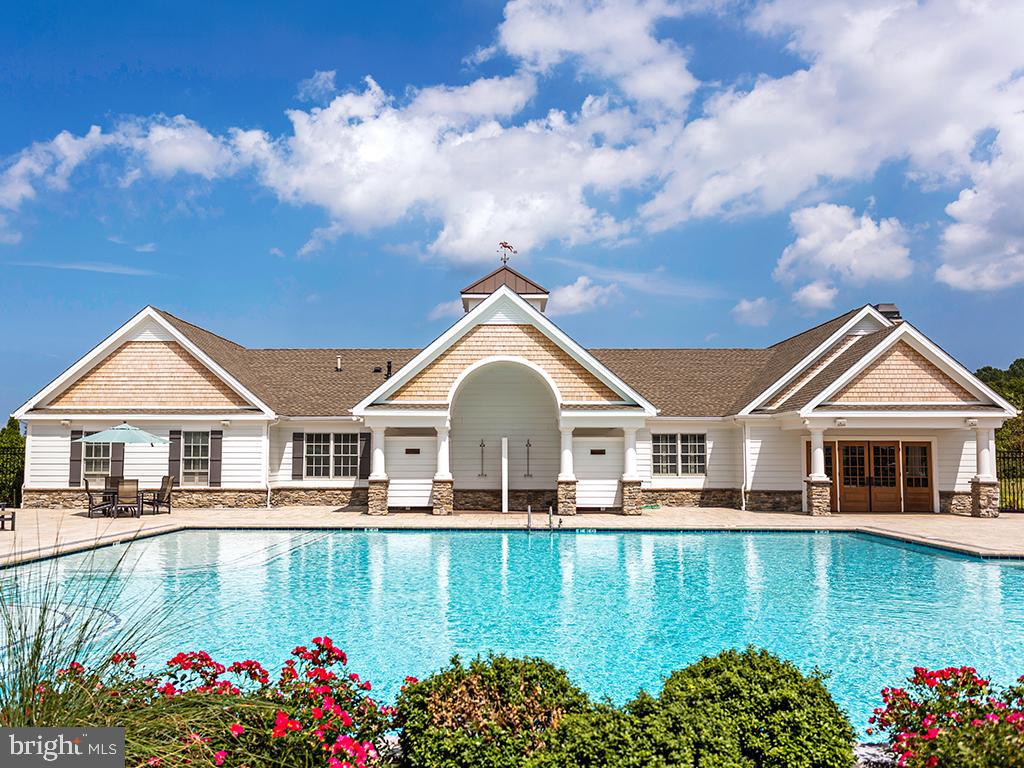 SHOWFIELD - Residential