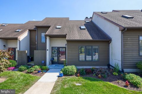 Photo of 32 Hawk Valley Lane, DENVER, PA 17517 (MLS # PALA2074332)