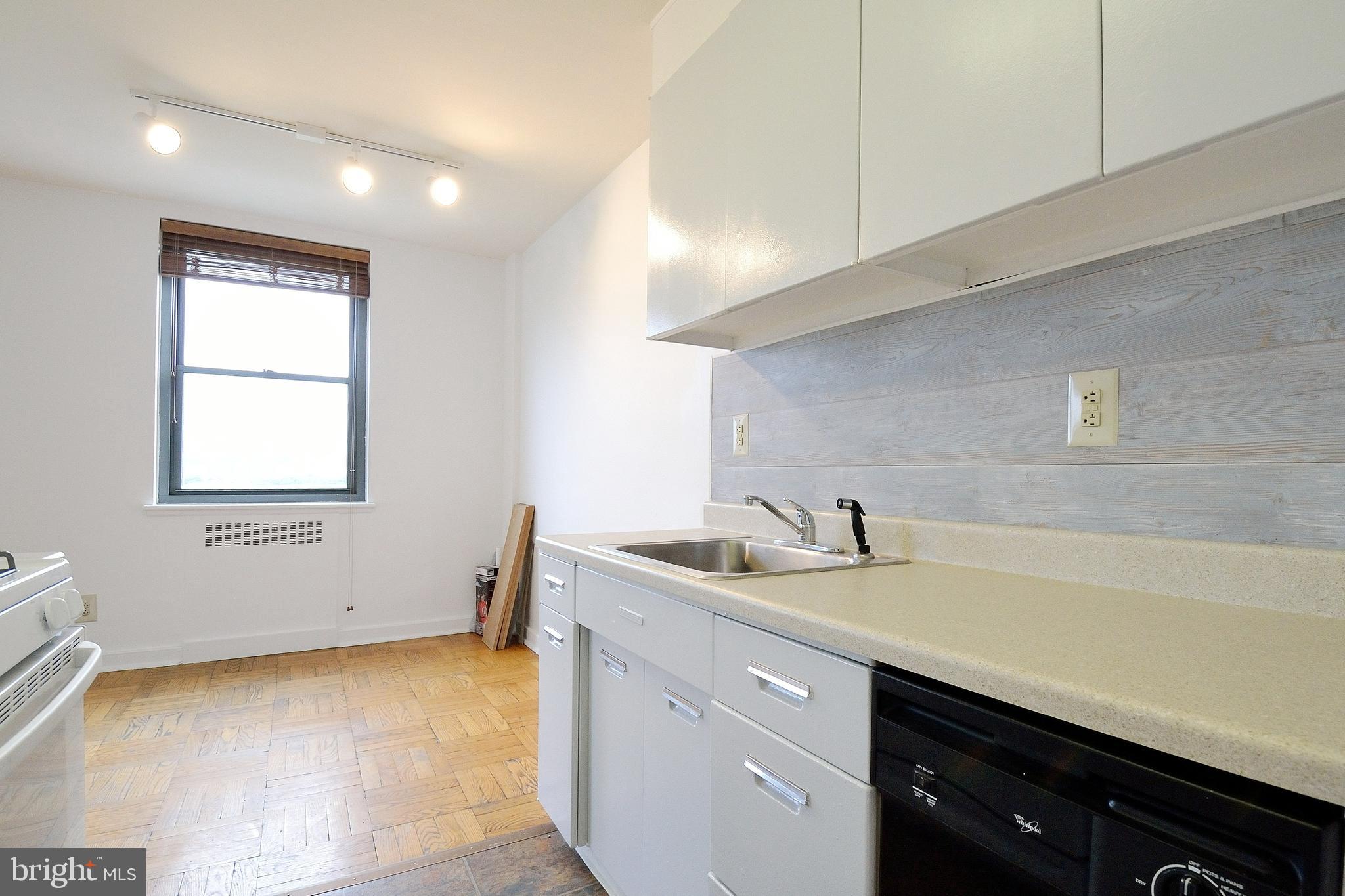 ART MUSEUM AREA - Residential Lease