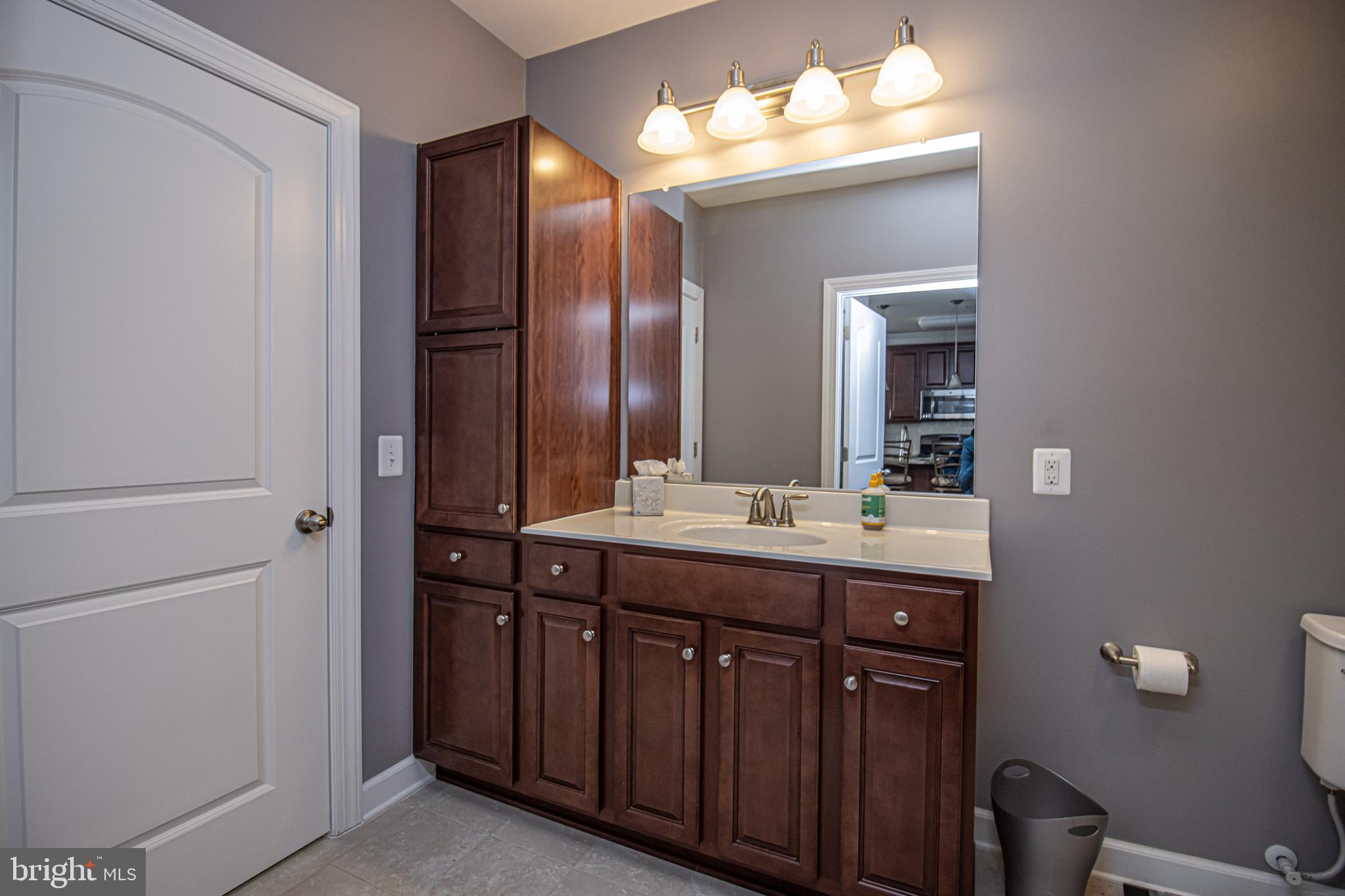 DISCOVERY SQUARE - Residential