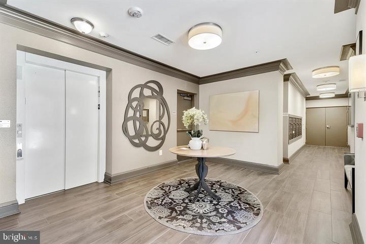 DISCOVERY SQUARE - Residential