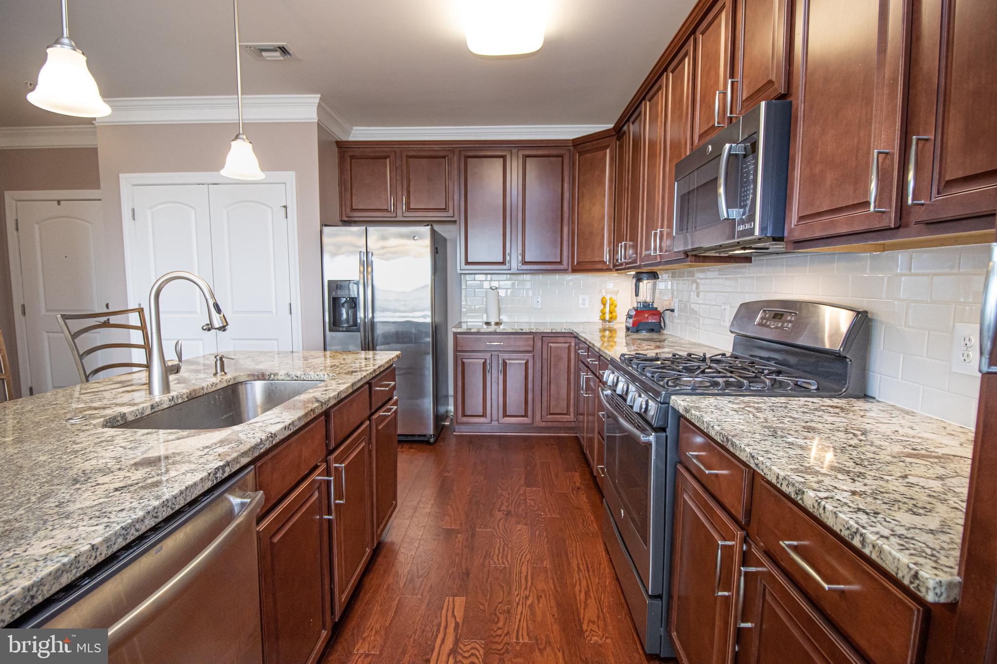 DISCOVERY SQUARE - Residential