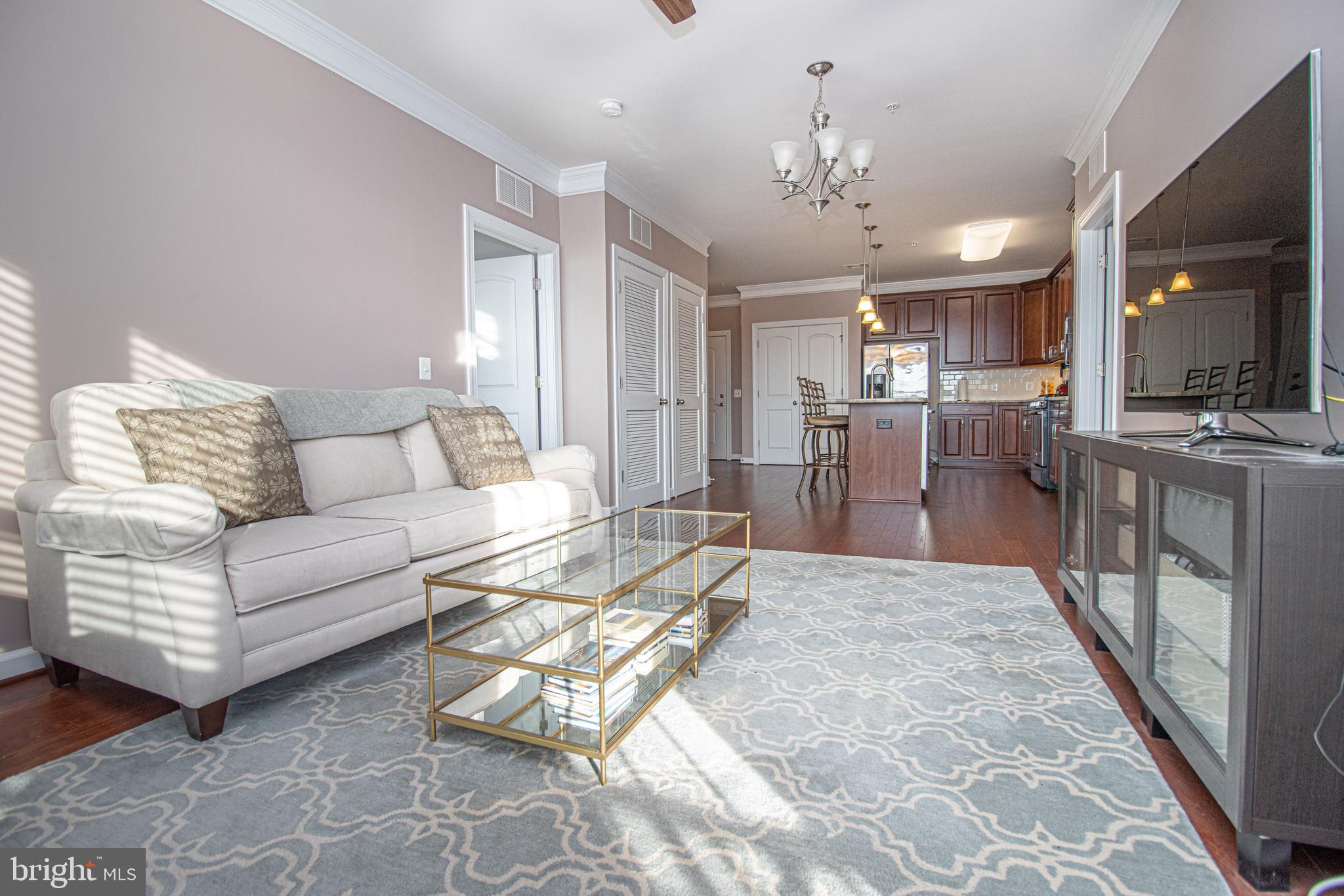 DISCOVERY SQUARE - Residential