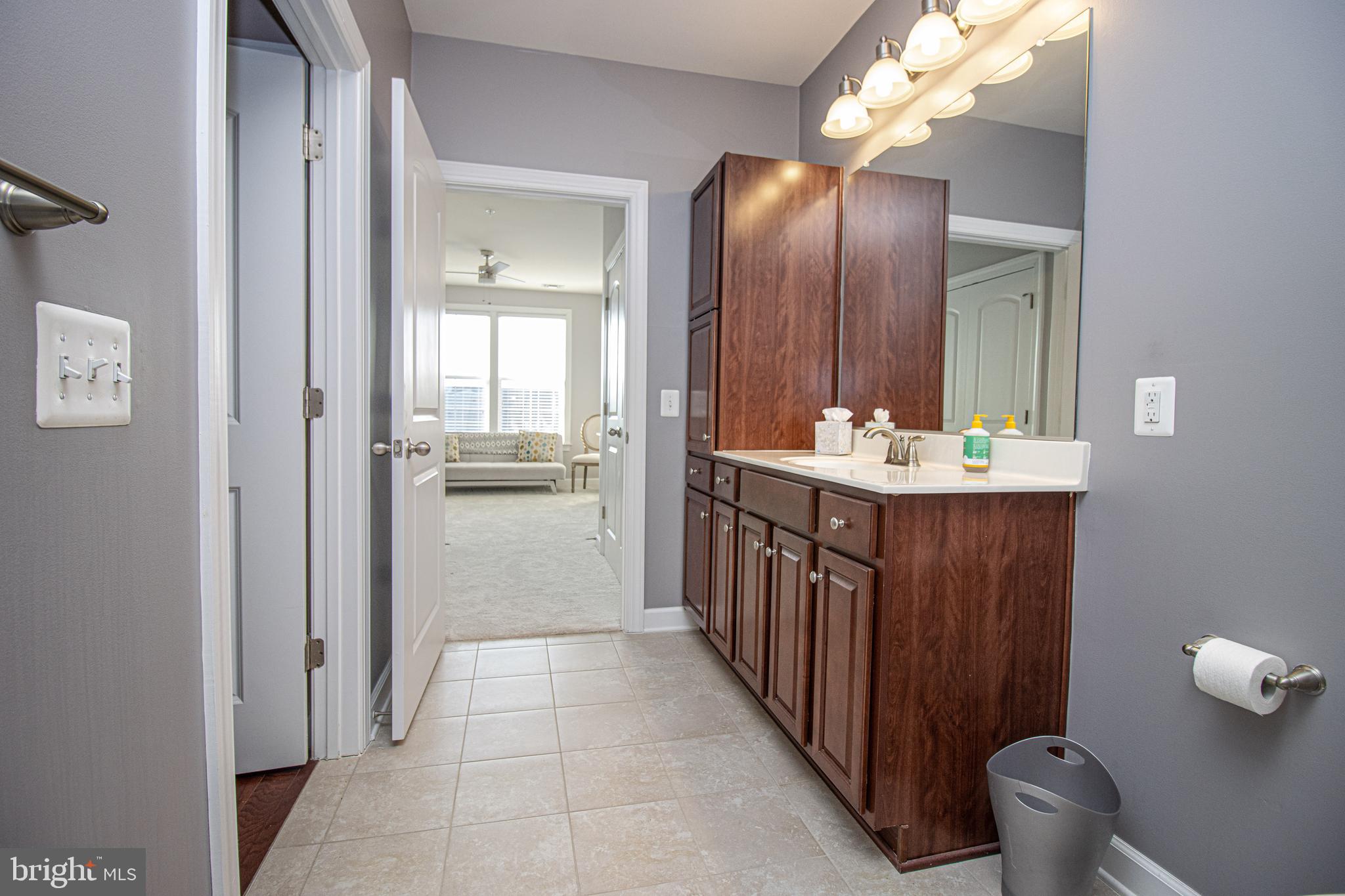 DISCOVERY SQUARE - Residential