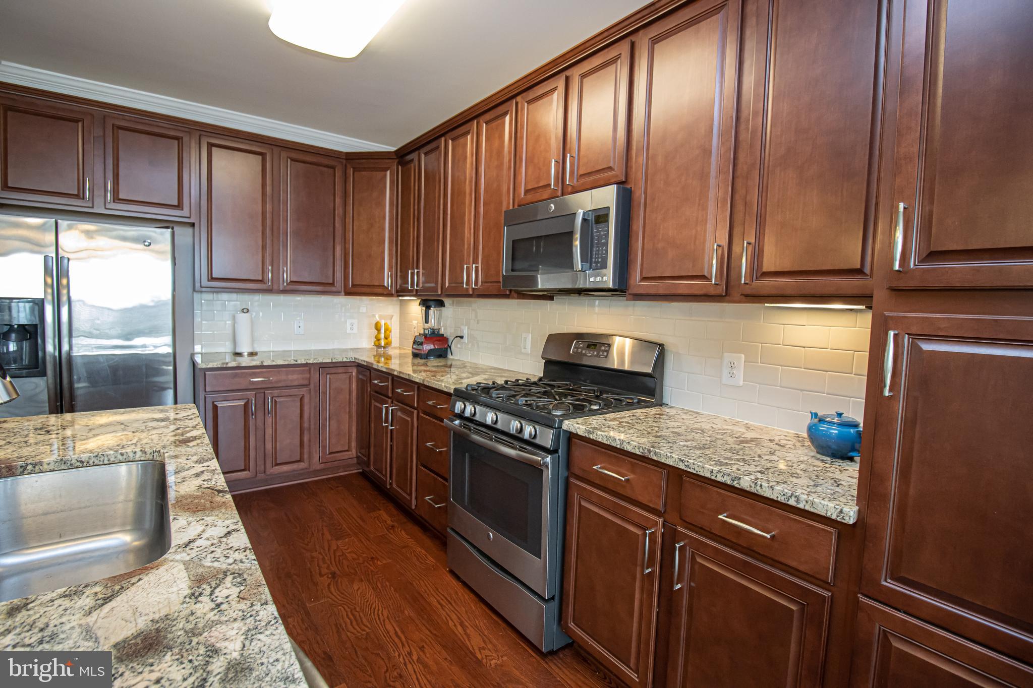 DISCOVERY SQUARE - Residential