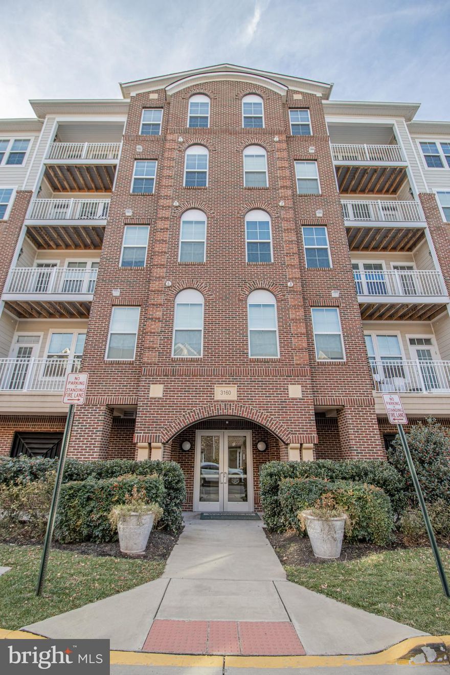 PENTHOUSE UNIT! Beautiful TWO bedroom/TWO bathroom unit in Discovery Square. Built in 2015!  Rare and quiet location in the building! The open concept floor plan features a kitchen with  LARGE island with seating, stainless steel appliances, granite countertops and custom lighting.  Both bedrooms are spacious suites with En Suite baths and plenty of closet space.  Hardwood floors in the Foyer, Kitchen and Living Room. Covered deck with room for table and chairs  One parking space in secure/ gated garage with covered access to the building.  Conveniently located close to amenities, parks, shopping, dining, Route 267, Route 28, Dulles Airport, and the future Herndon Metro rail. Washer/dryer conveys! HOA and Condo fees are $260.00 combined.