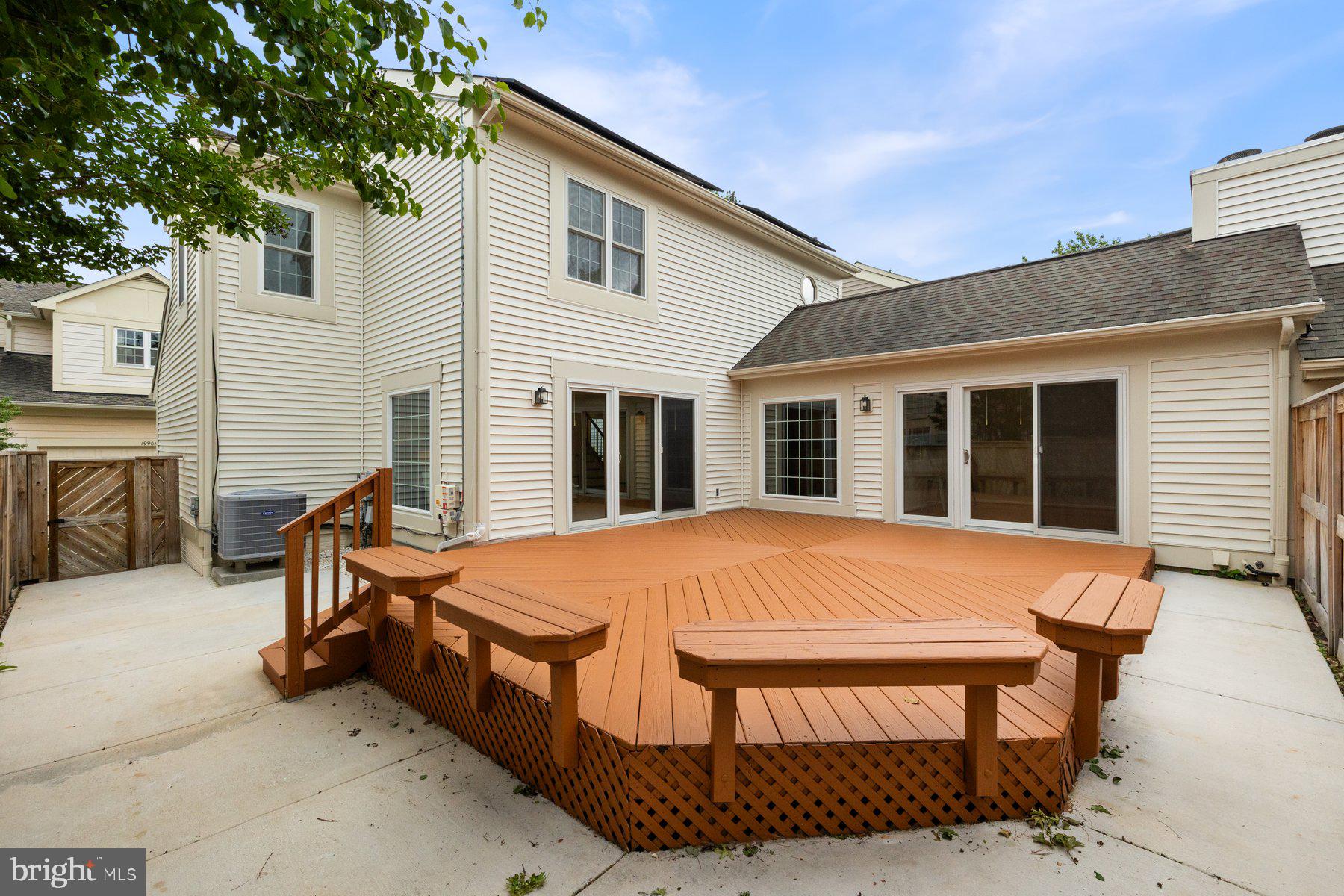 MEADOWGATE - Residential