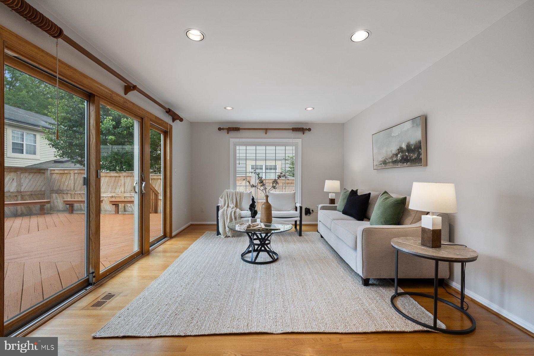 MEADOWGATE - Residential