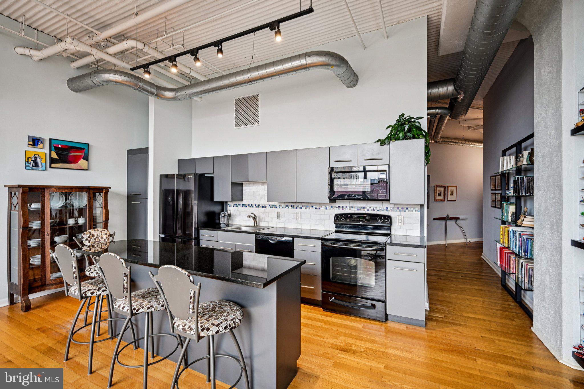 2200 ARCH STREET 28 404