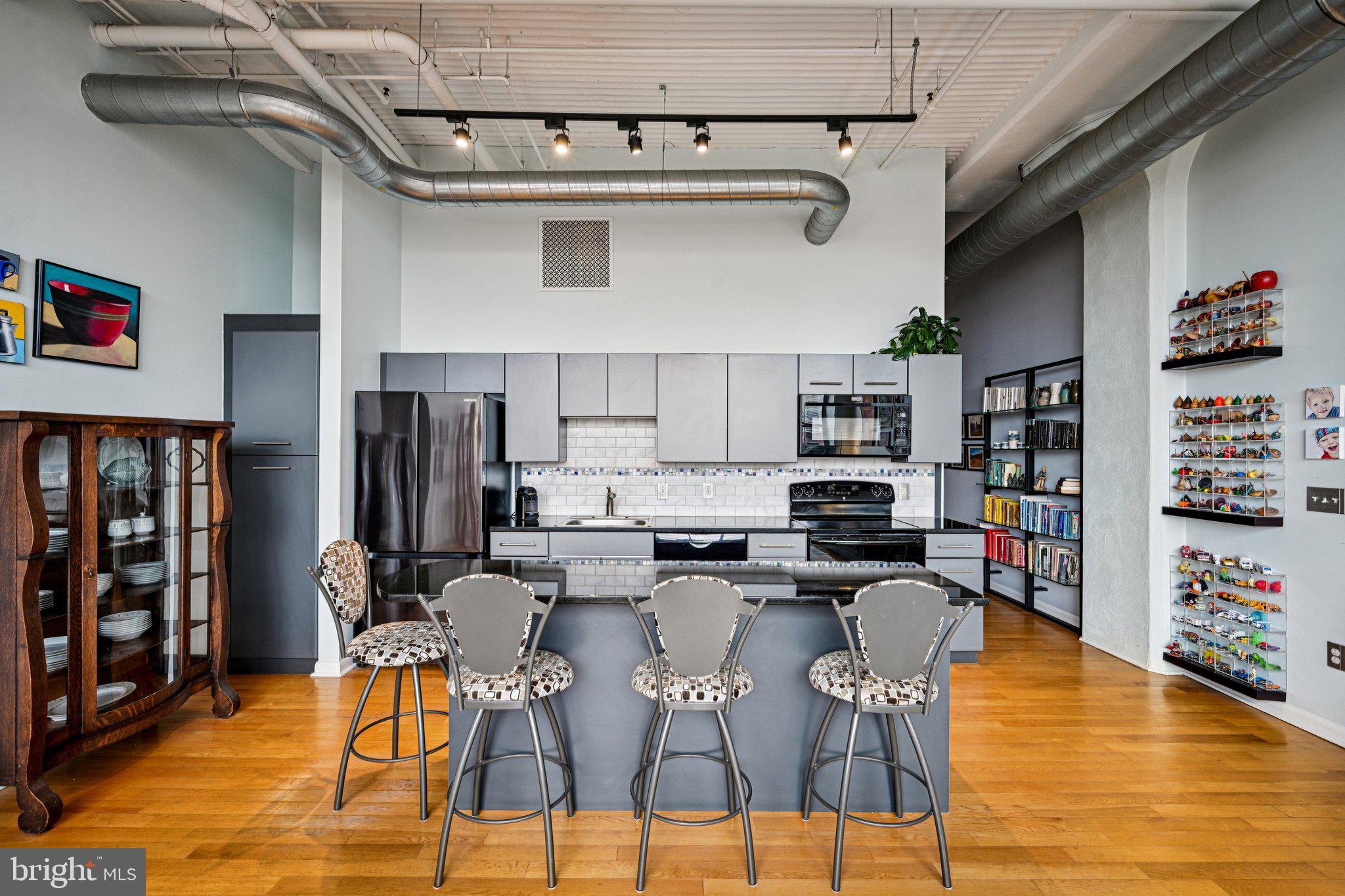 2200 ARCH STREET 28 404