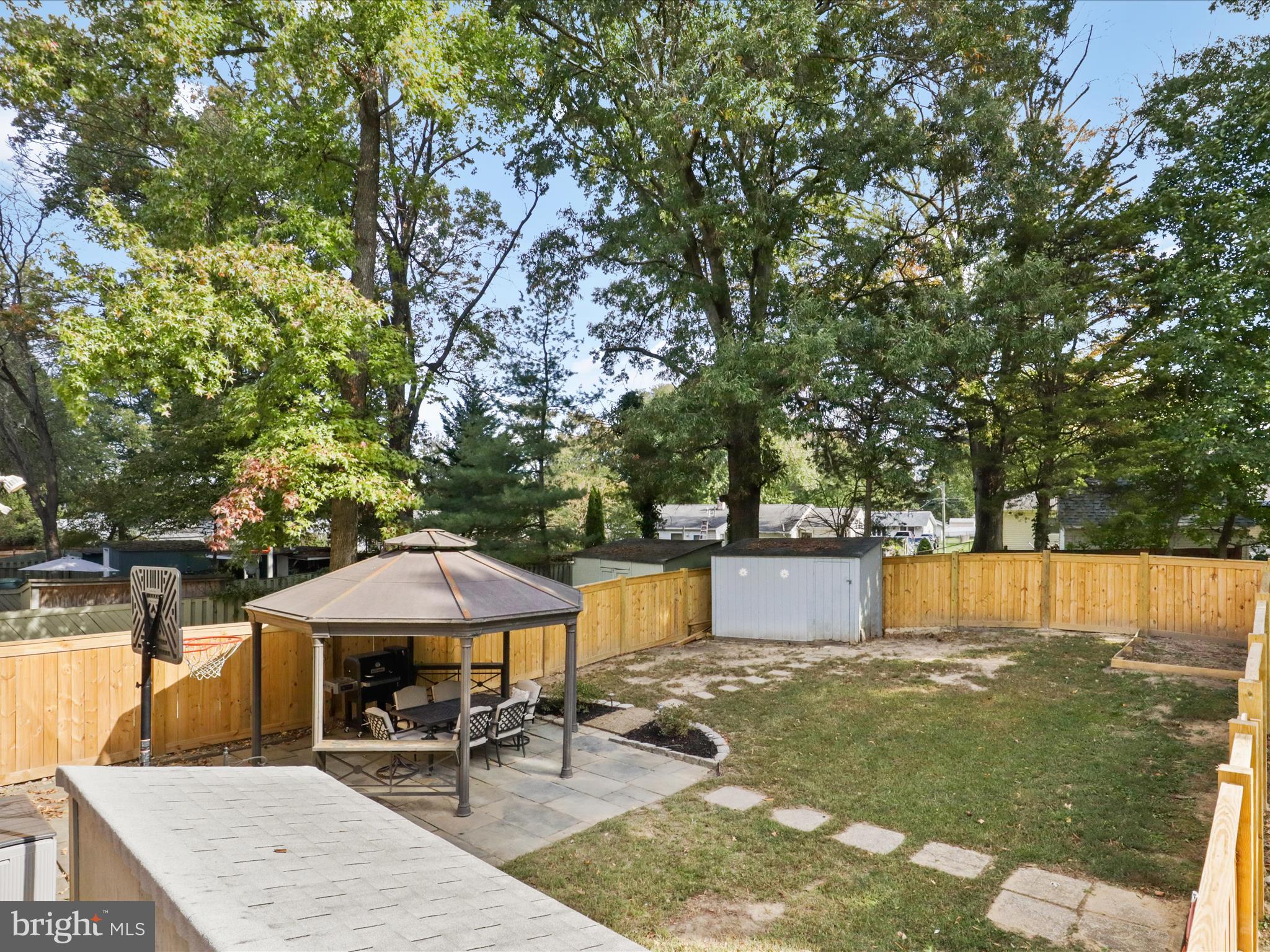 PINEWOOD LAKE - Residential