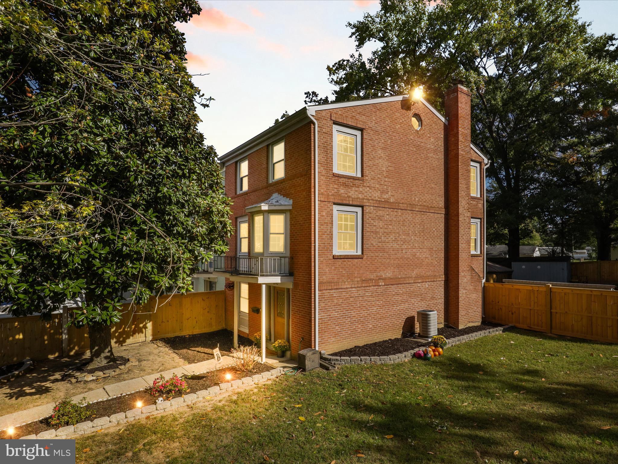 PINEWOOD LAKE - Residential