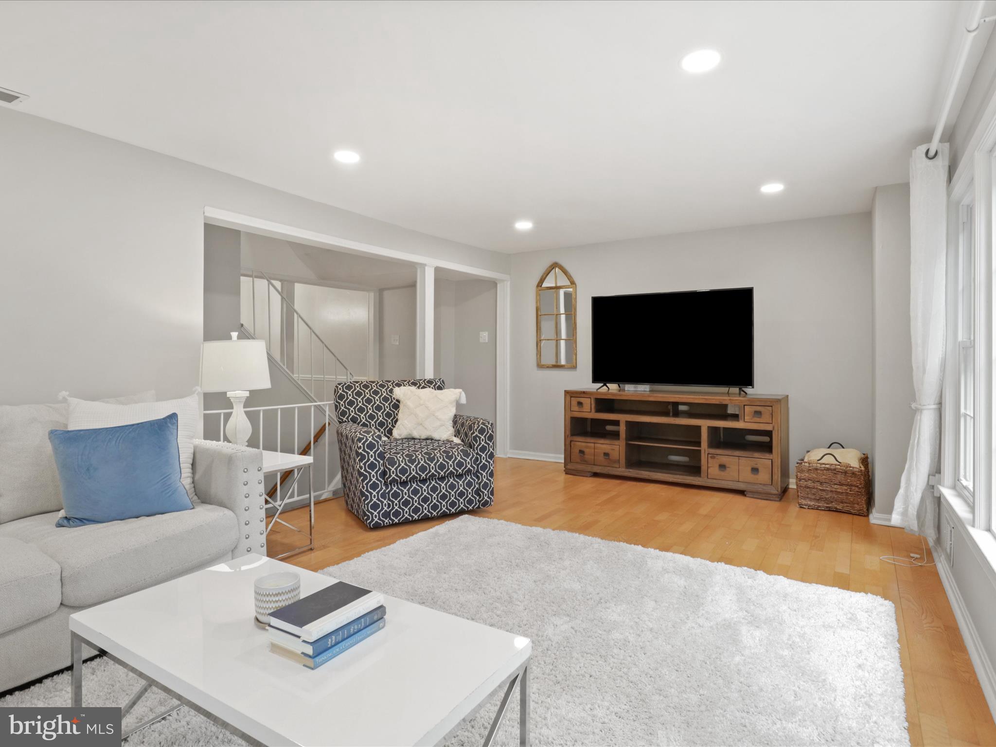 PINEWOOD LAKE - Residential