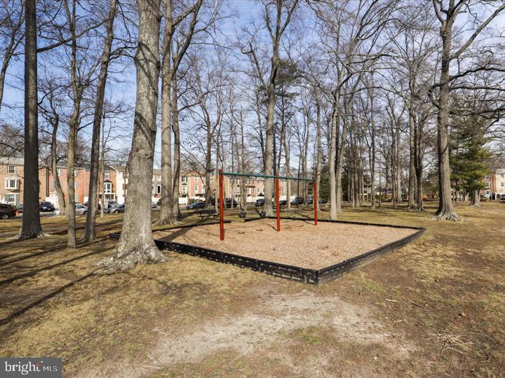 PINEWOOD LAKE - Residential