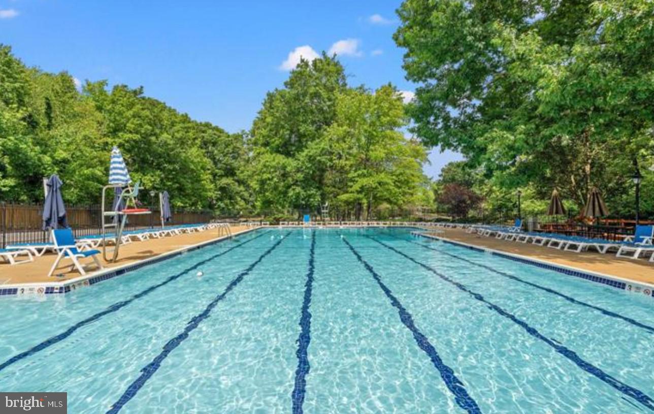 PINEWOOD LAKE - Residential