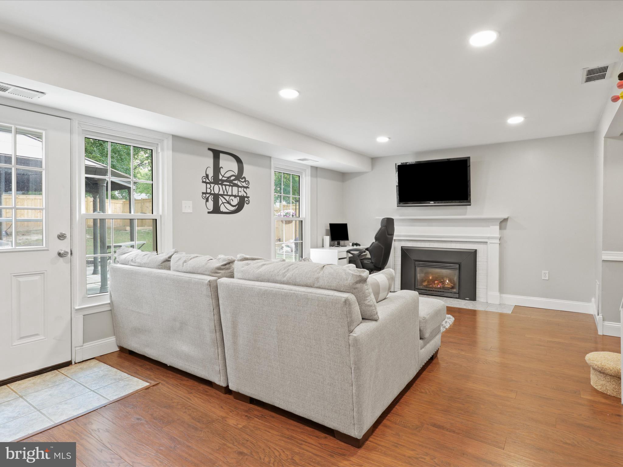 PINEWOOD LAKE - Residential